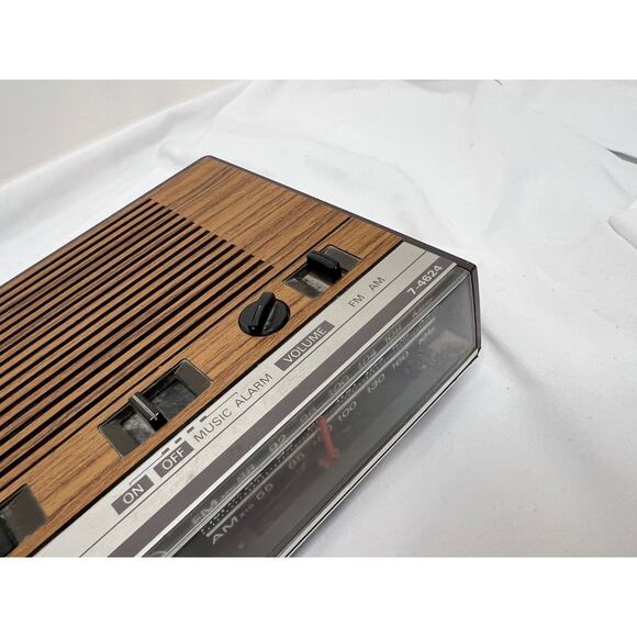 General Electric GE Digital FM/AM Clock Radio w/Alarm Model 7-4624 Tested - Picture 5 of 10